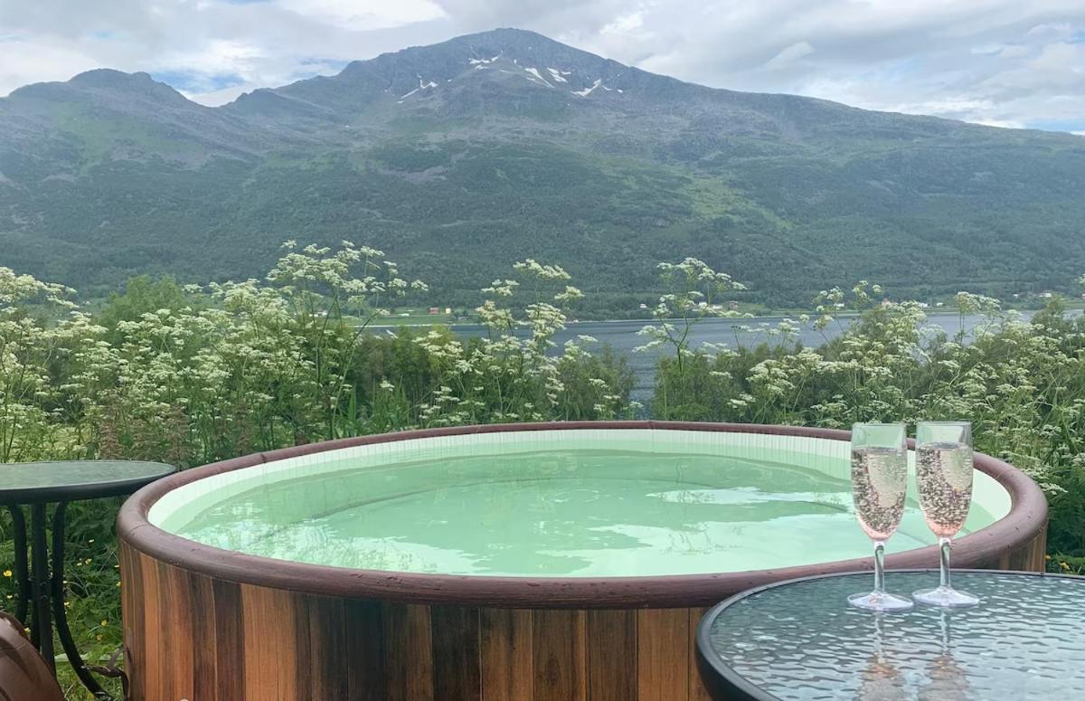 Tjeldoya Slott Hotel Hov  Eksteriør billede